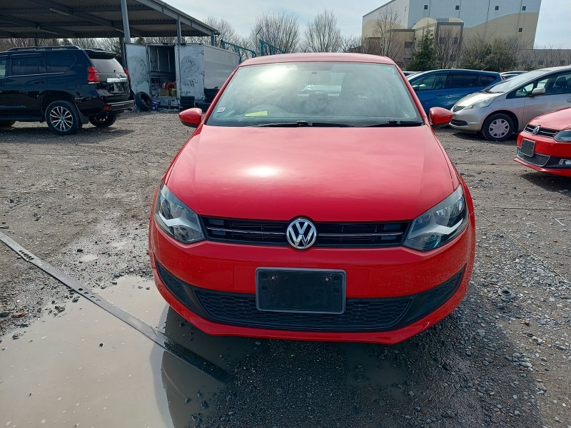 VOLKSWAGEN	POLO