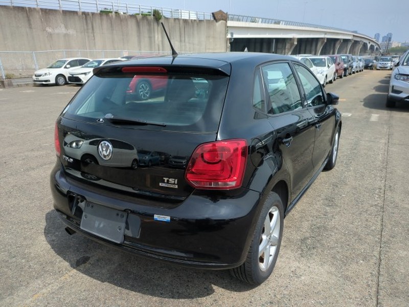 VOLKSWAGEN	POLO