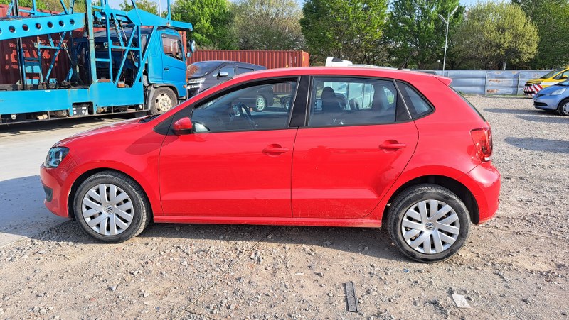 VOLKSWAGEN	POLO
