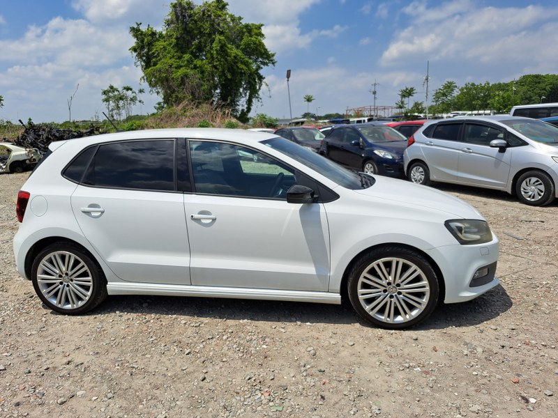 VOLKSWAGEN	POLO