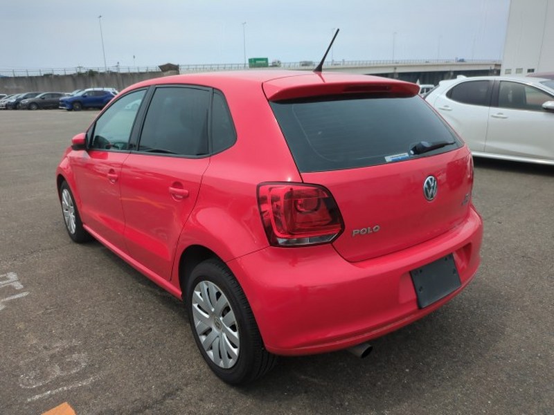 VOLKSWAGEN	POLO