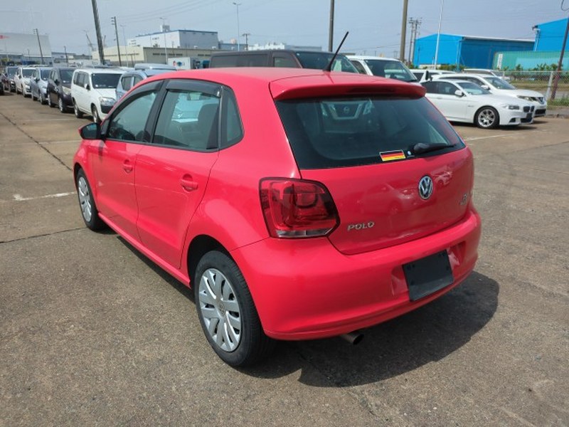 VOLKSWAGEN	POLO