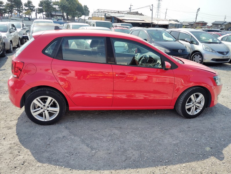 VOLKSWAGEN	POLO