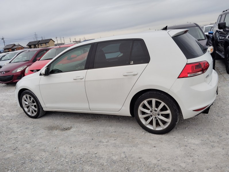 VOLKSWAGEN	GOLF