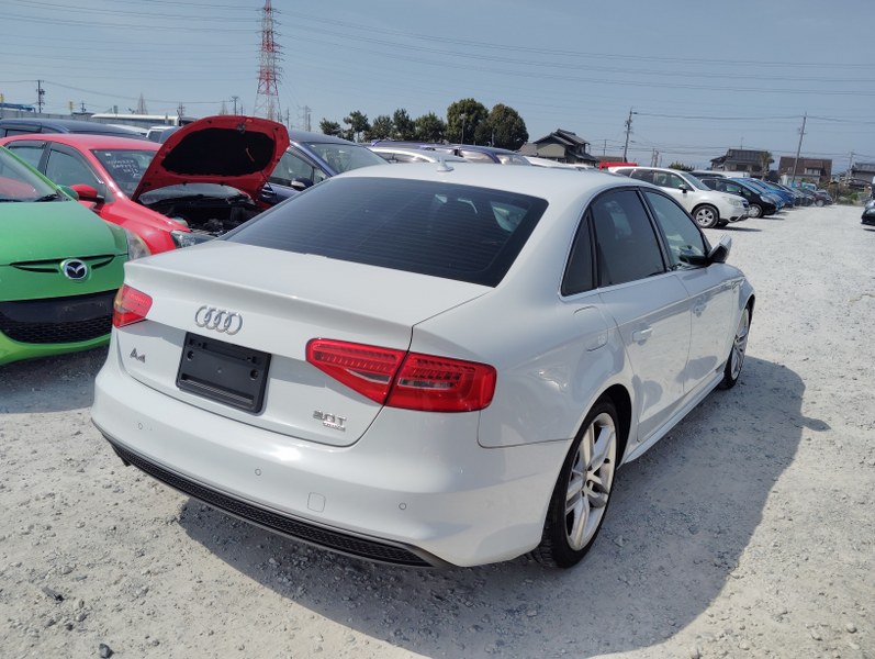 AUDI	A4