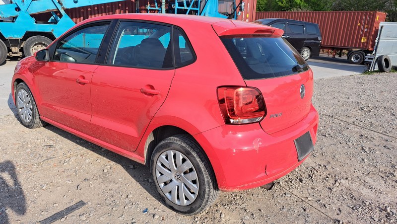 VOLKSWAGEN	POLO