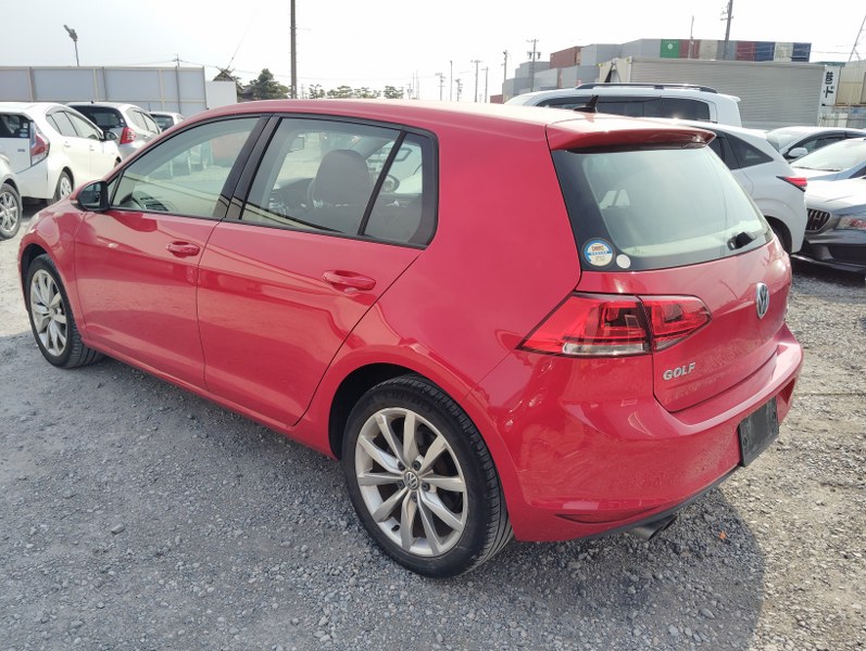 VOLKSWAGEN	GOLF
