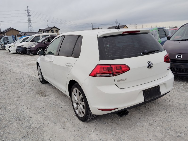 VOLKSWAGEN	GOLF