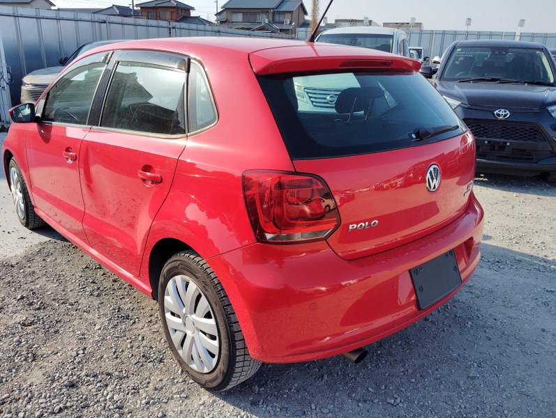 VOLKSWAGEN	POLO