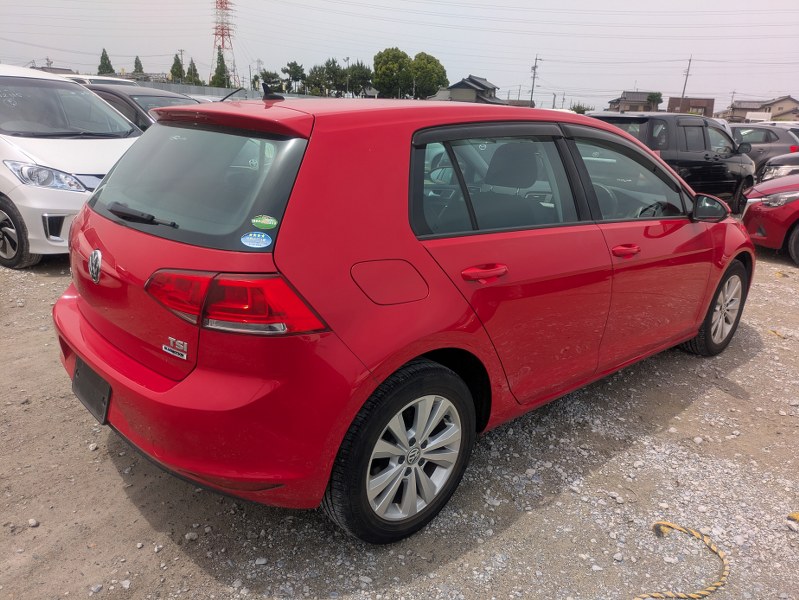 VOLKSWAGEN	GOLF