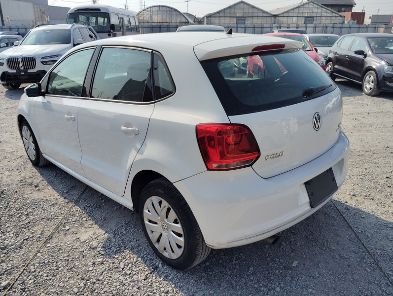 VOLKSWAGEN	POLO