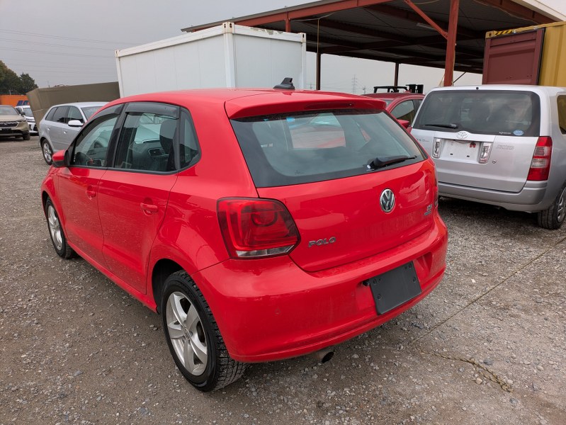 VOLKSWAGEN	POLO
