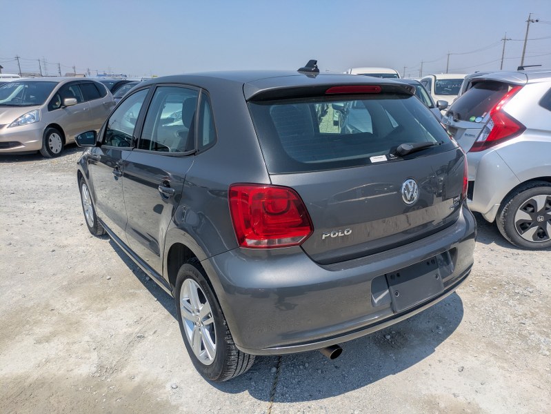 VOLKSWAGEN	POLO