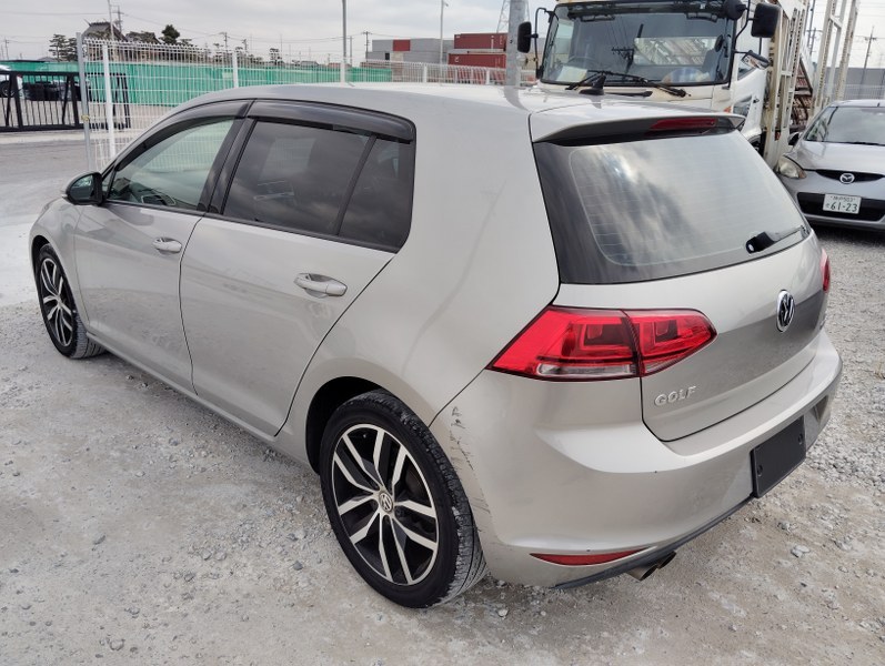 VOLKSWAGEN	GOLF