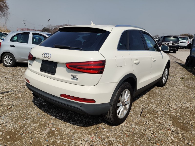 AUDI	Q3