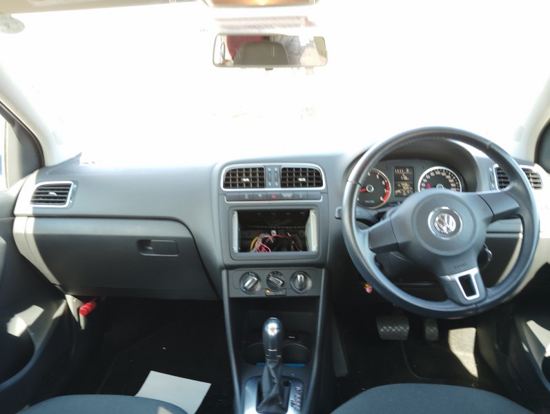 VOLKSWAGEN	POLO