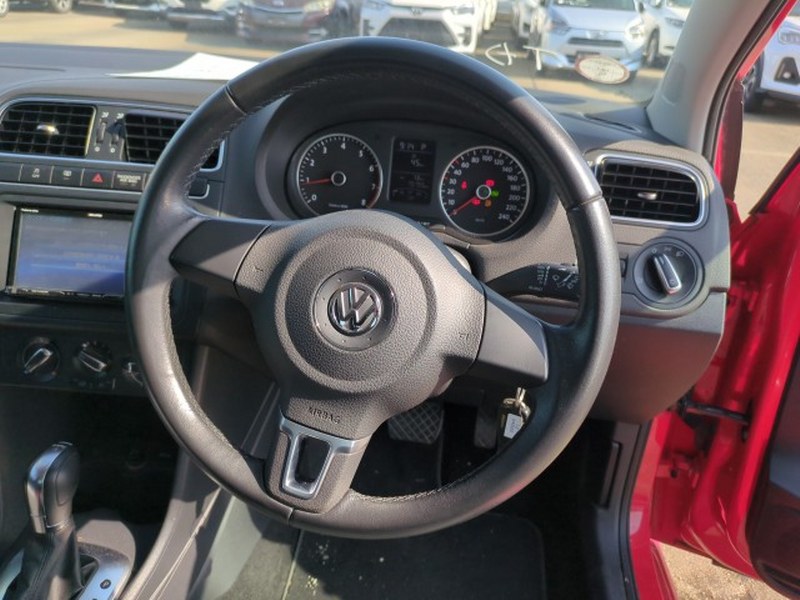 VOLKSWAGEN	POLO