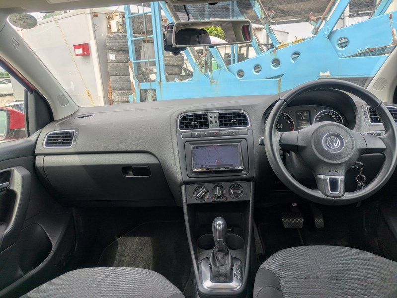 VOLKSWAGEN	POLO