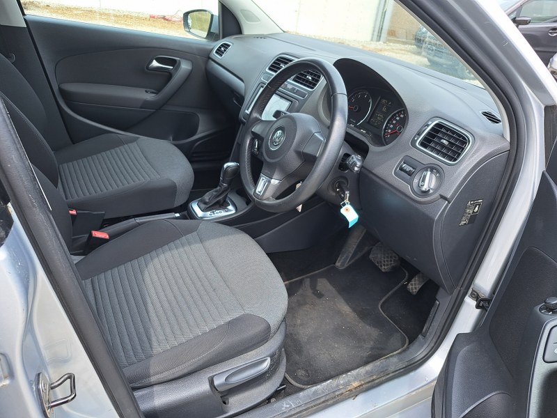 VOLKSWAGEN	POLO