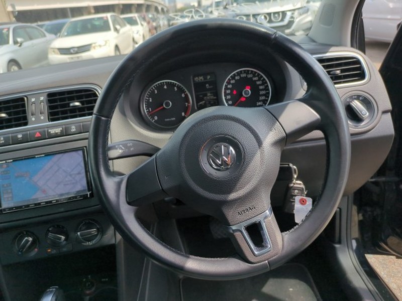 VOLKSWAGEN	POLO