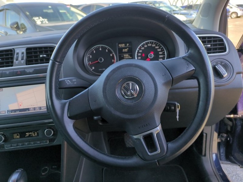 VOLKSWAGEN	POLO
