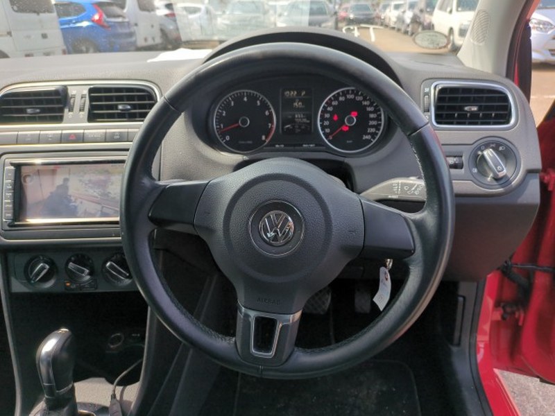 VOLKSWAGEN	POLO