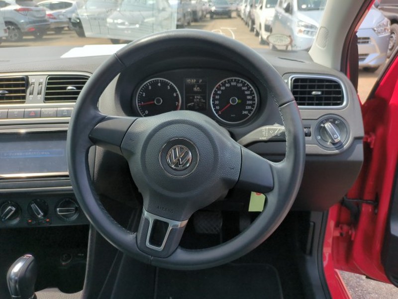 VOLKSWAGEN	POLO