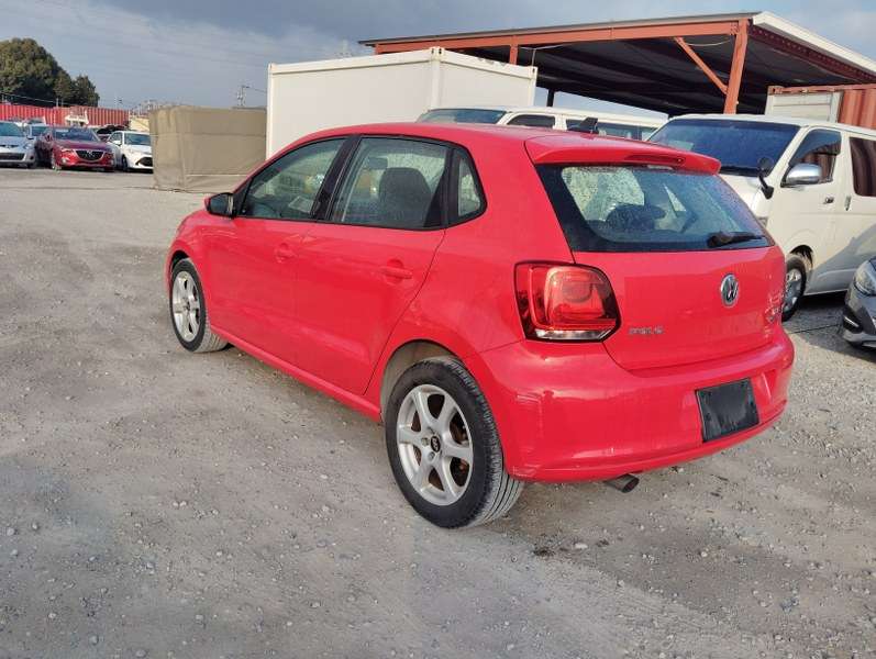 VOLKSWAGEN	POLO