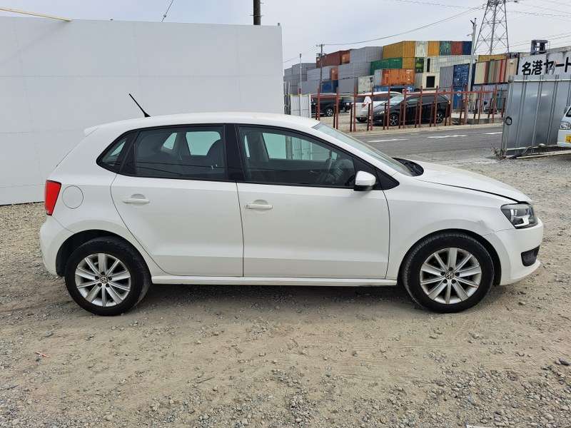VOLKSWAGEN	POLO