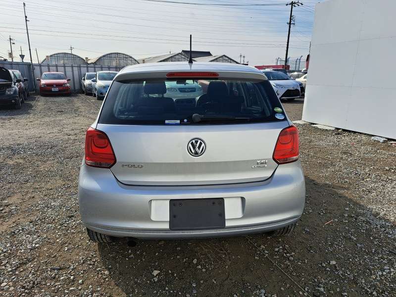 VOLKSWAGEN	POLO