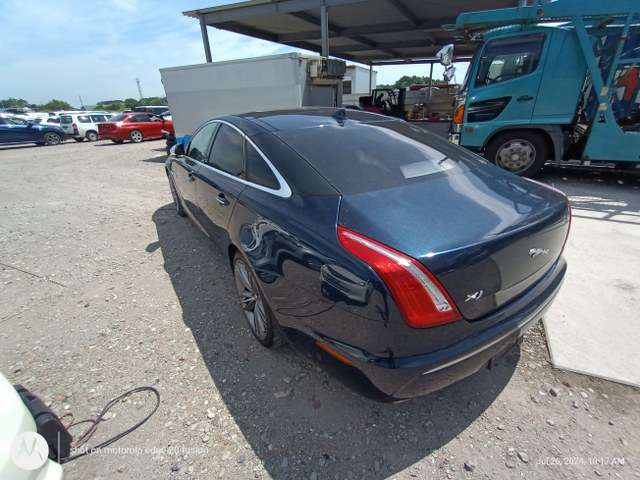JAGUAR	XJ