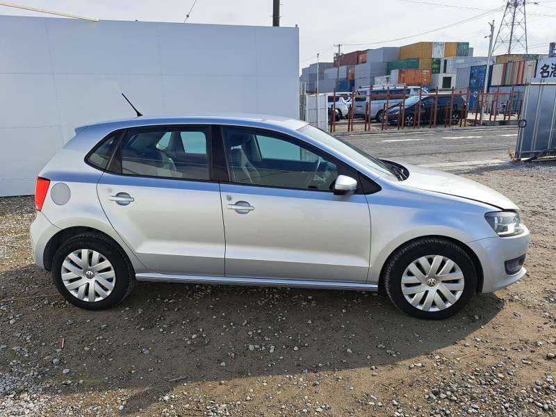 VOLKSWAGEN	POLO
