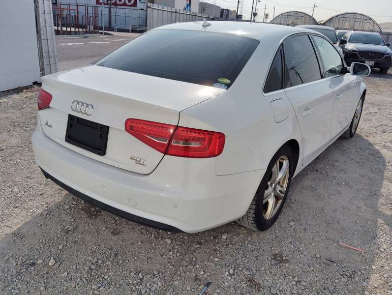 AUDI	A4