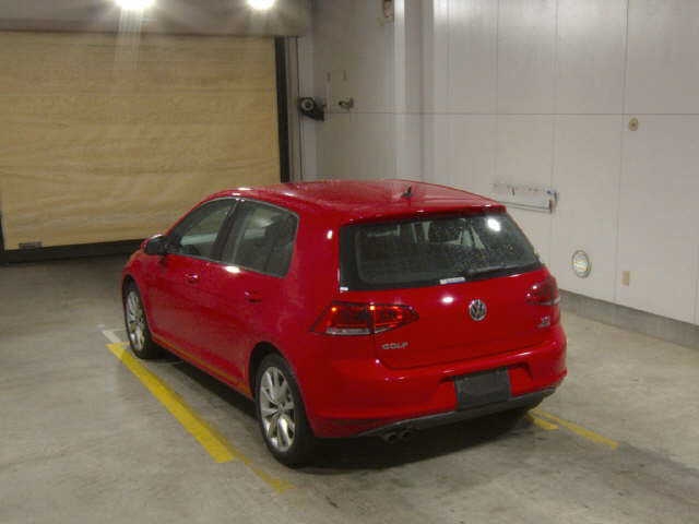 VOLKSWAGEN	GOLF
