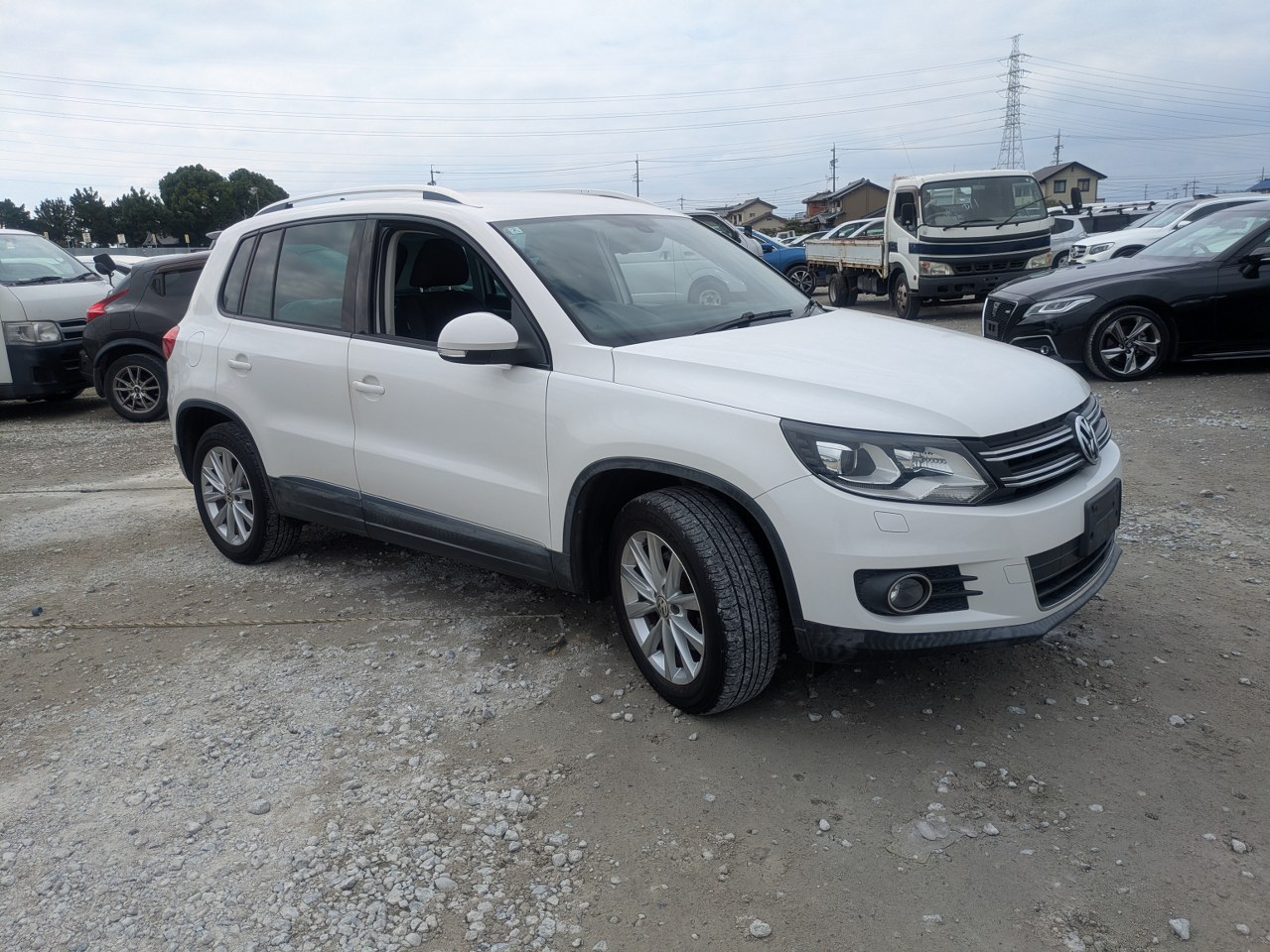 VOLKSWAGEN TIGUAN