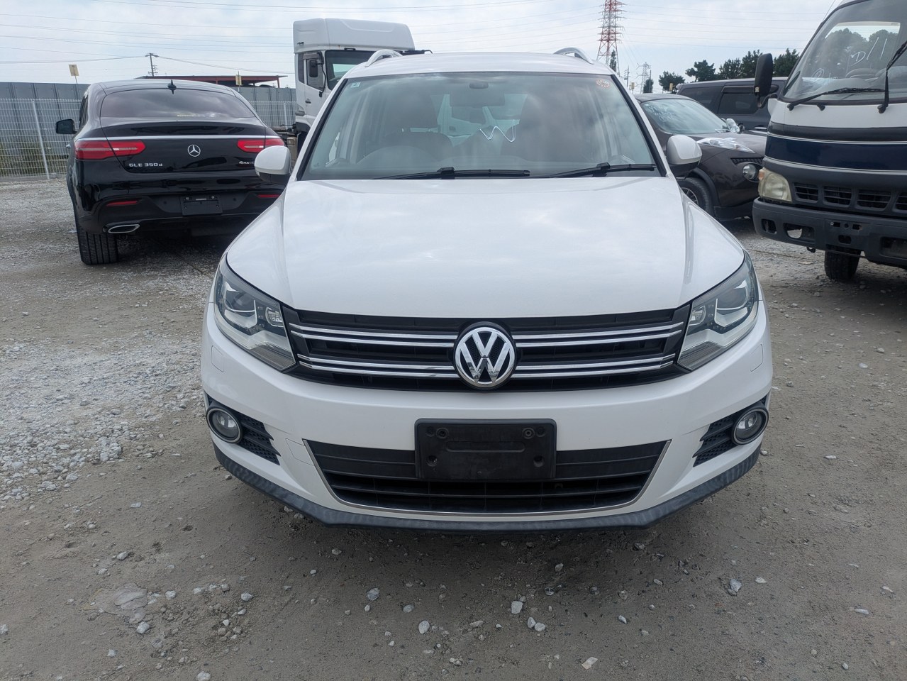 VOLKSWAGEN TIGUAN