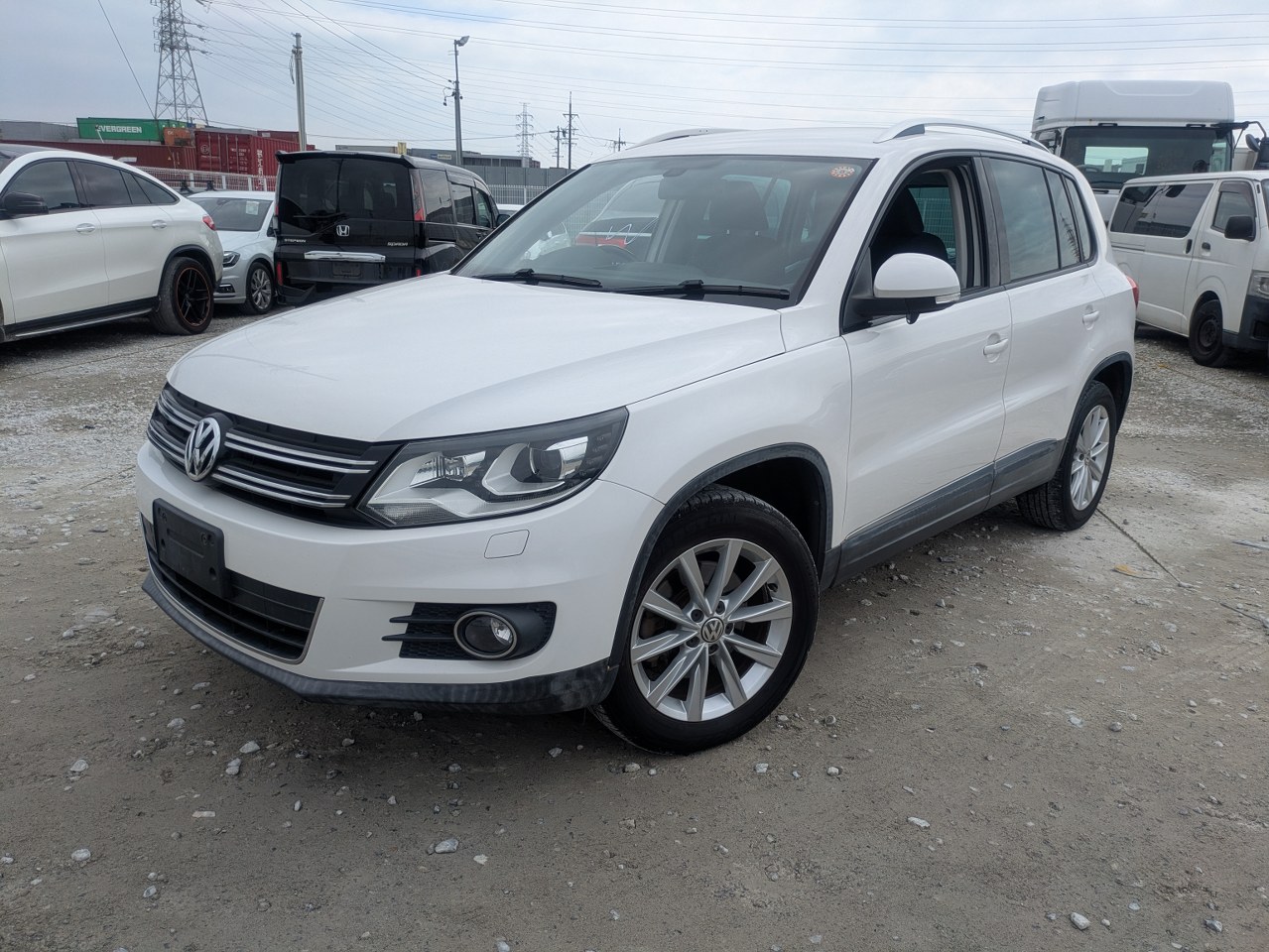 VOLKSWAGEN TIGUAN
