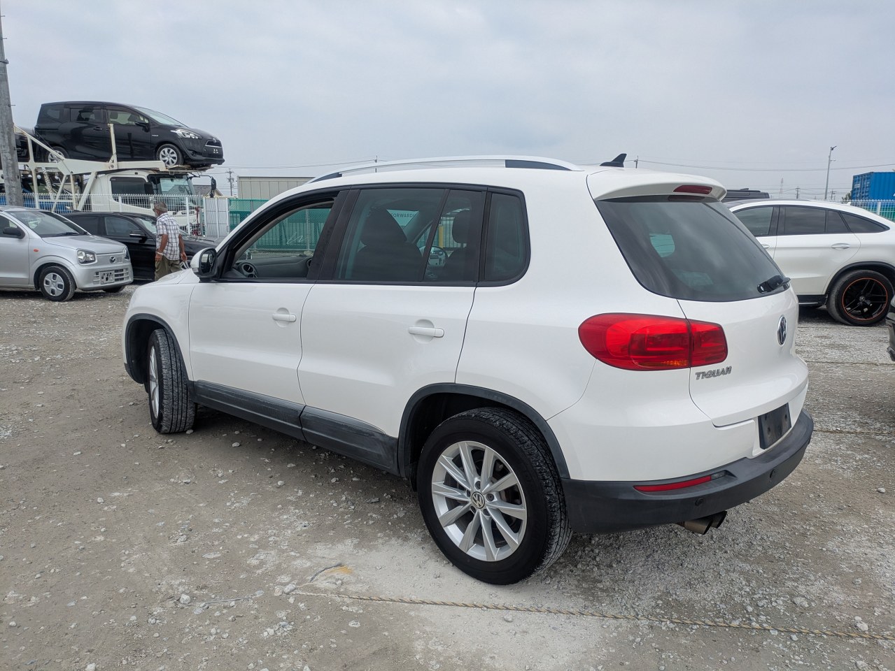 VOLKSWAGEN TIGUAN