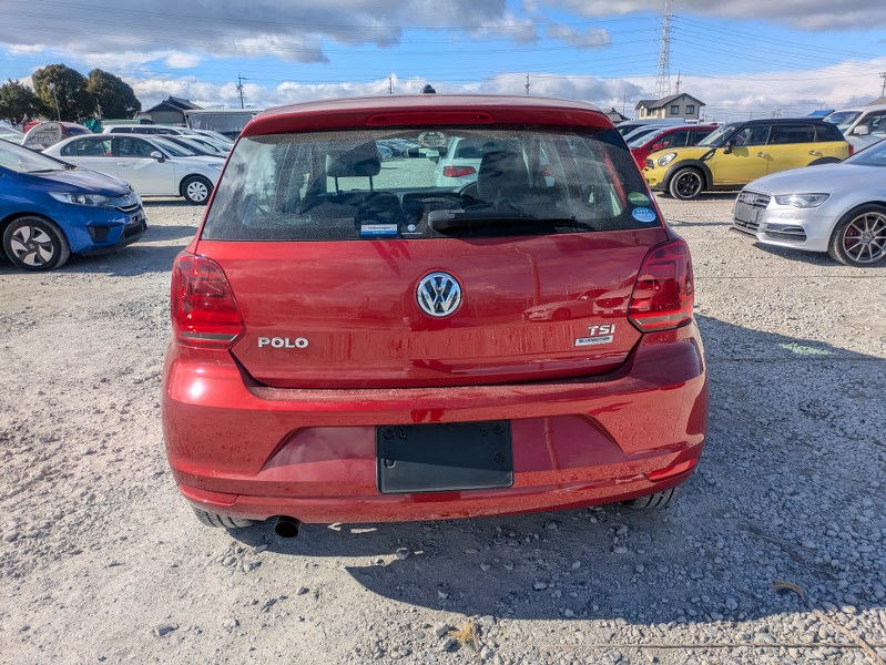 VOLKSWAGEN	POLO