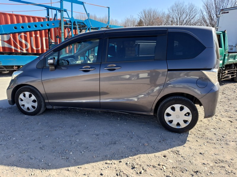 HONDA	FREED
