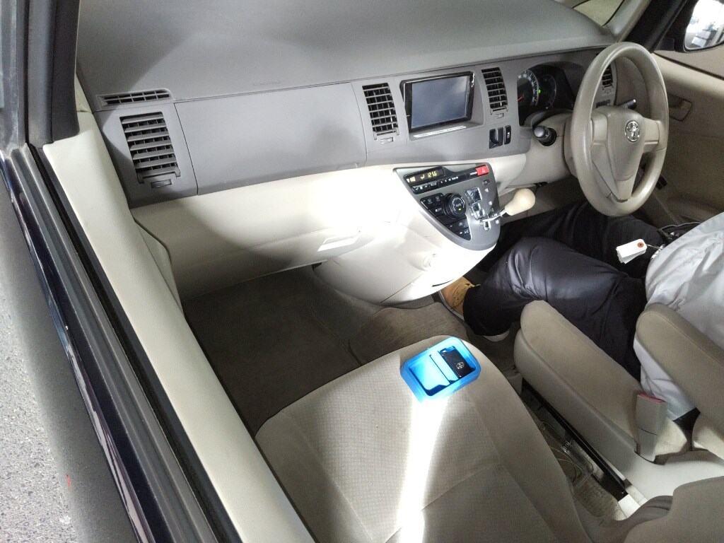 TOYOTA	ISIS