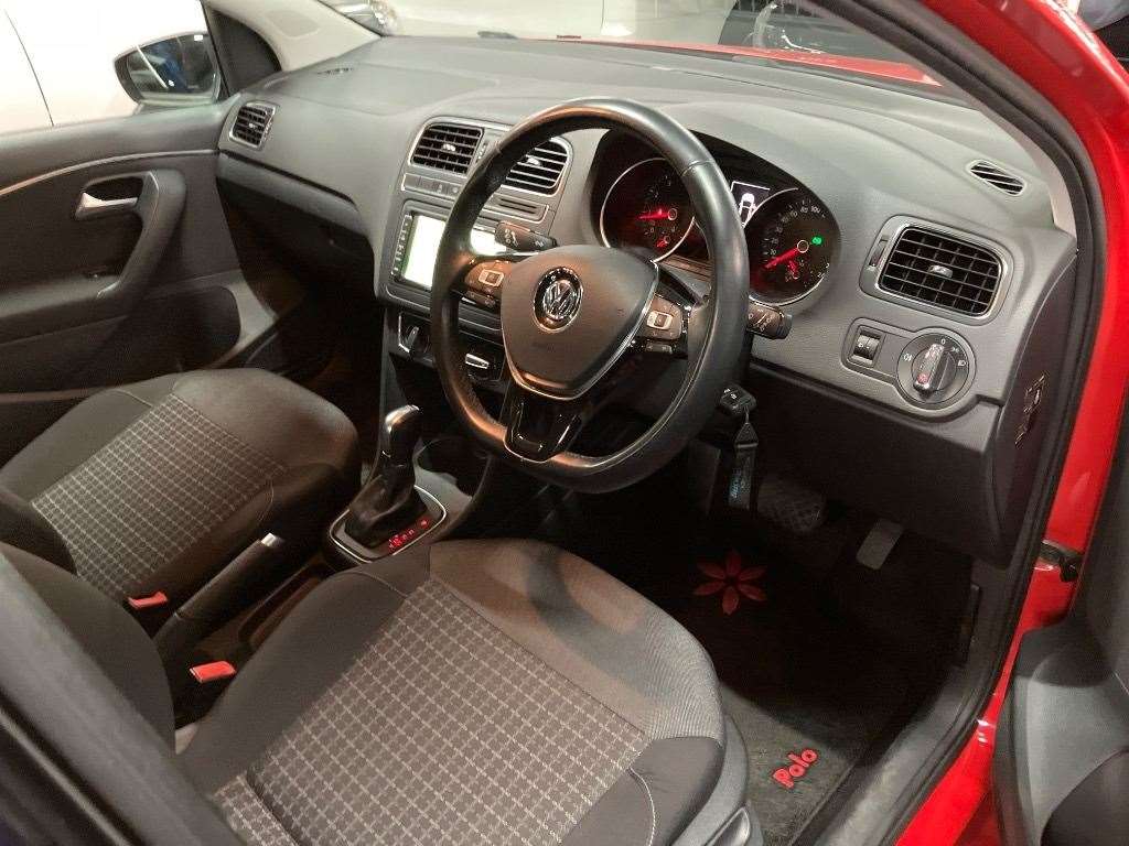 VOLKSWAGEN	POLO