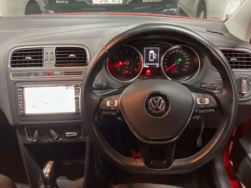 VOLKSWAGEN	POLO