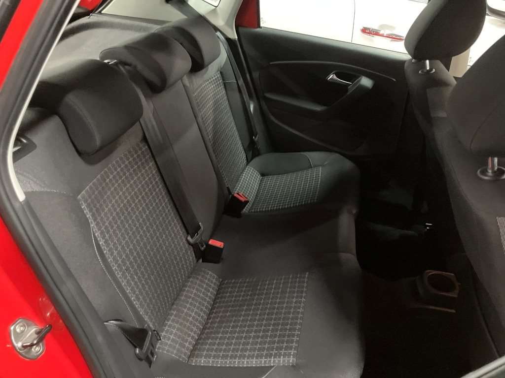 VOLKSWAGEN	POLO